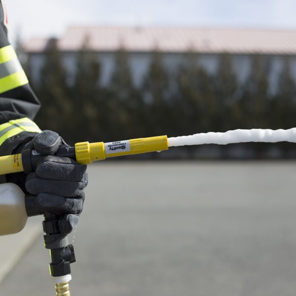 4000F_action_01 - Air Aspirating Nozzle - Scotty Fire